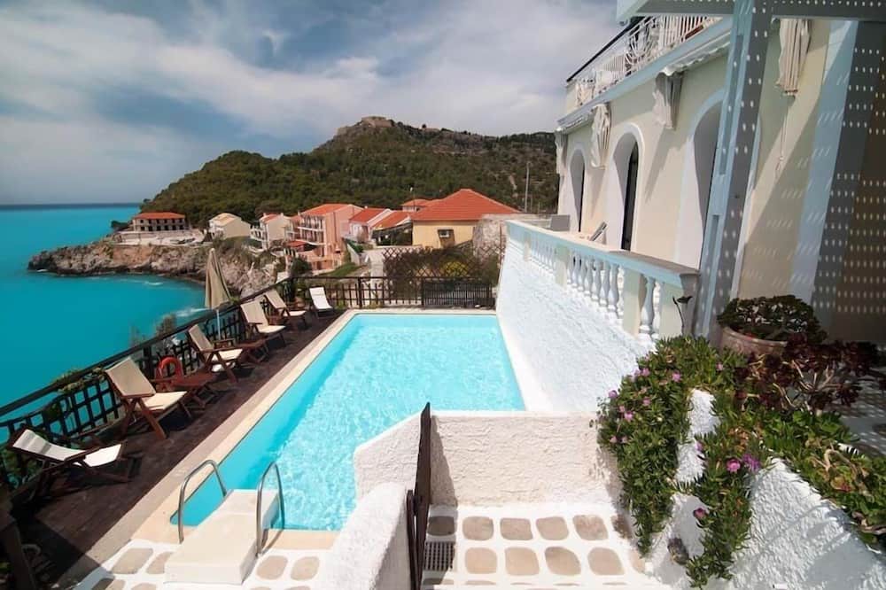 Photo of Outdoor in Frourion