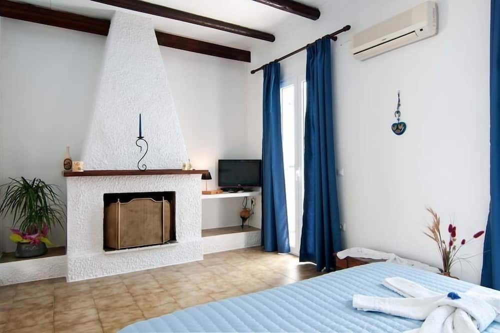 Photo of Bedroom in Frourion