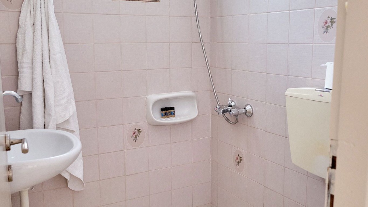 Photo of Bathroom in Khondros