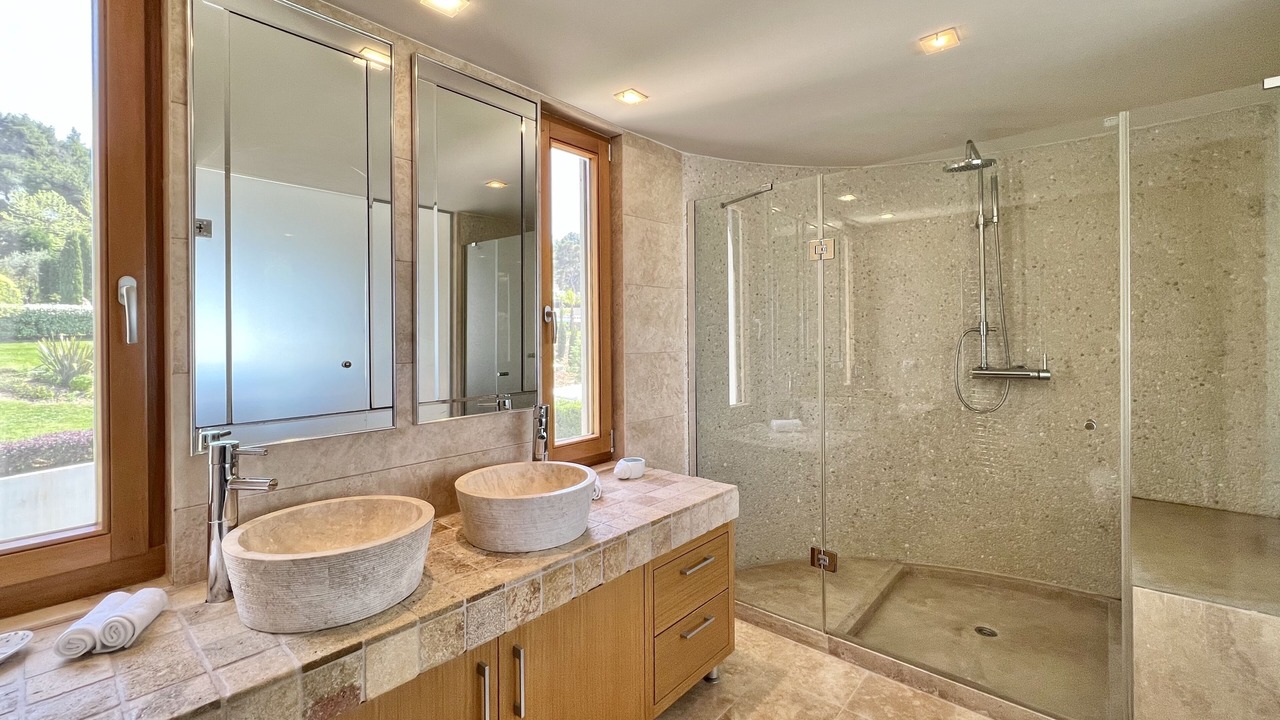 Photo of Bathroom in Sane