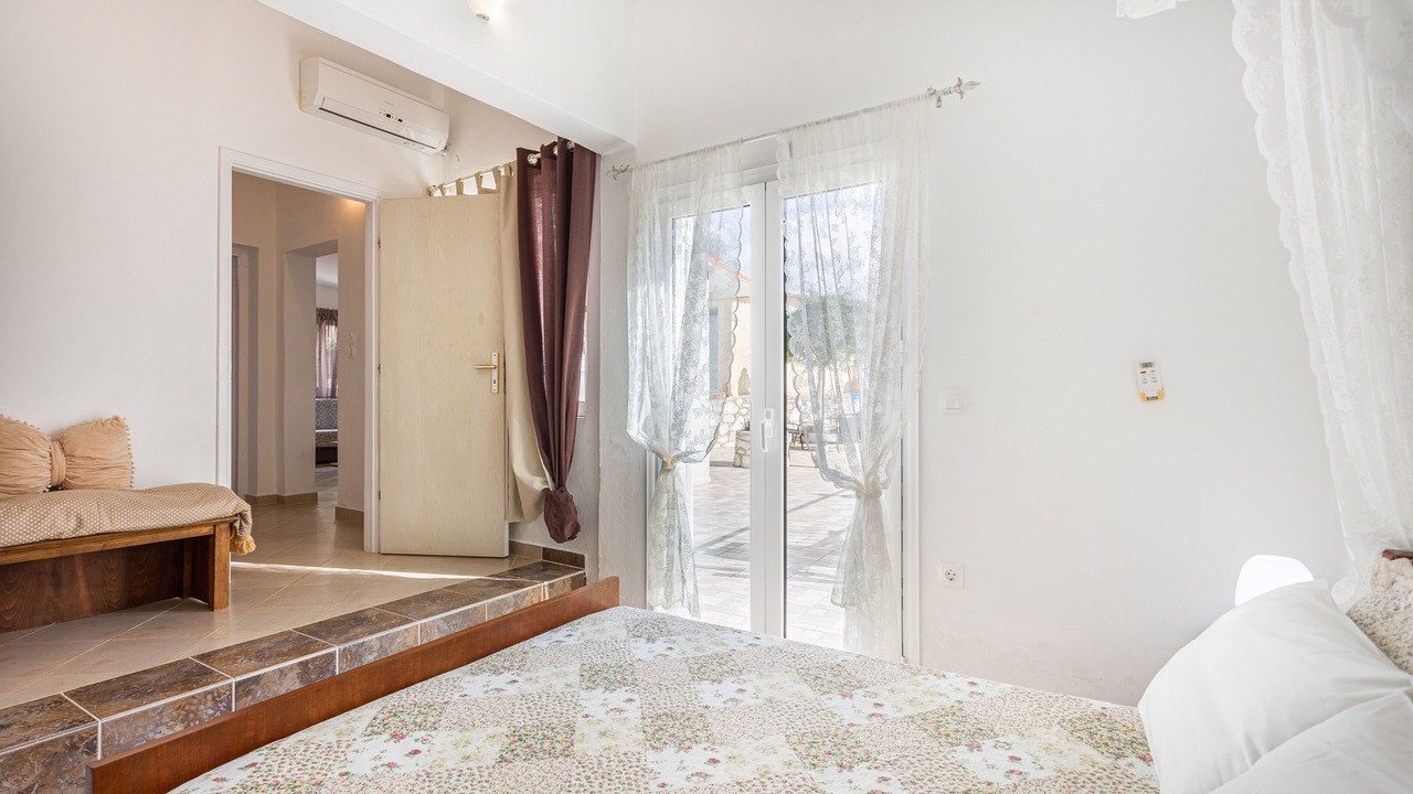 Photo of Bedroom in Exopoli