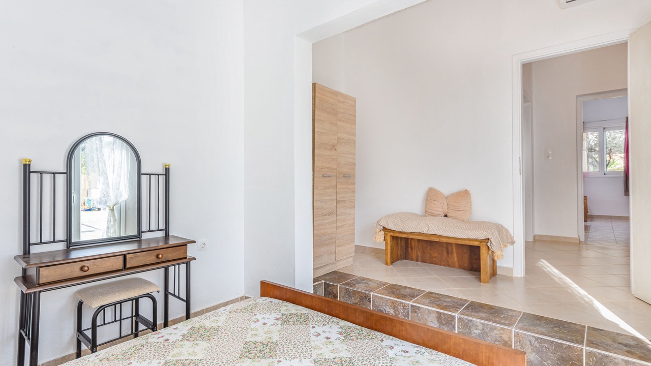 Photo of Bedroom in Exopoli