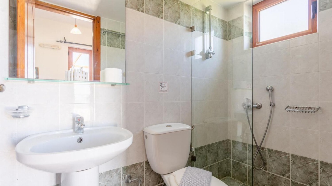 Photo of Bathroom in Maroulas