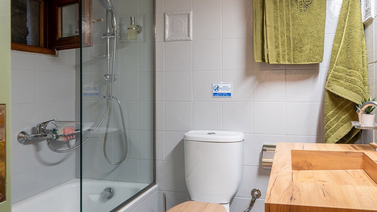 Photo of Bathroom in Ioannina Town Centre