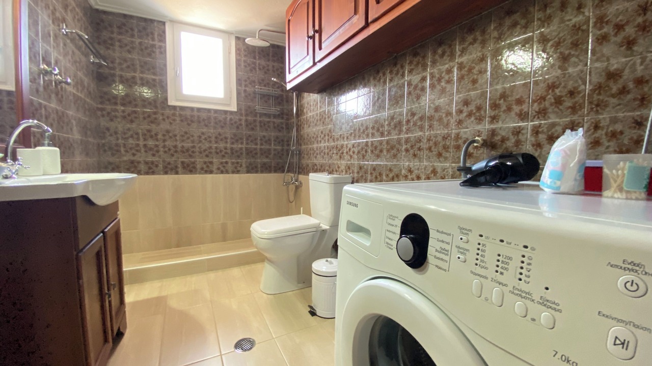 Photo of Bathroom in Glossa