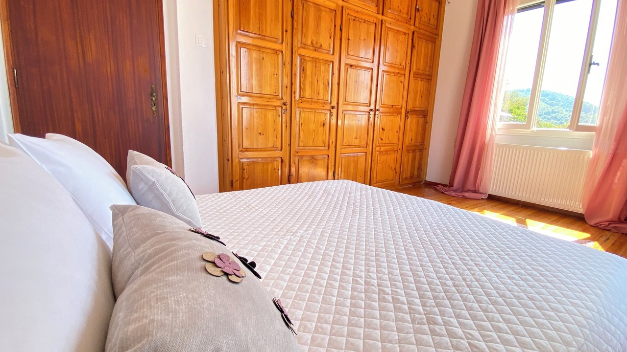 Photo of Bedroom in Glossa