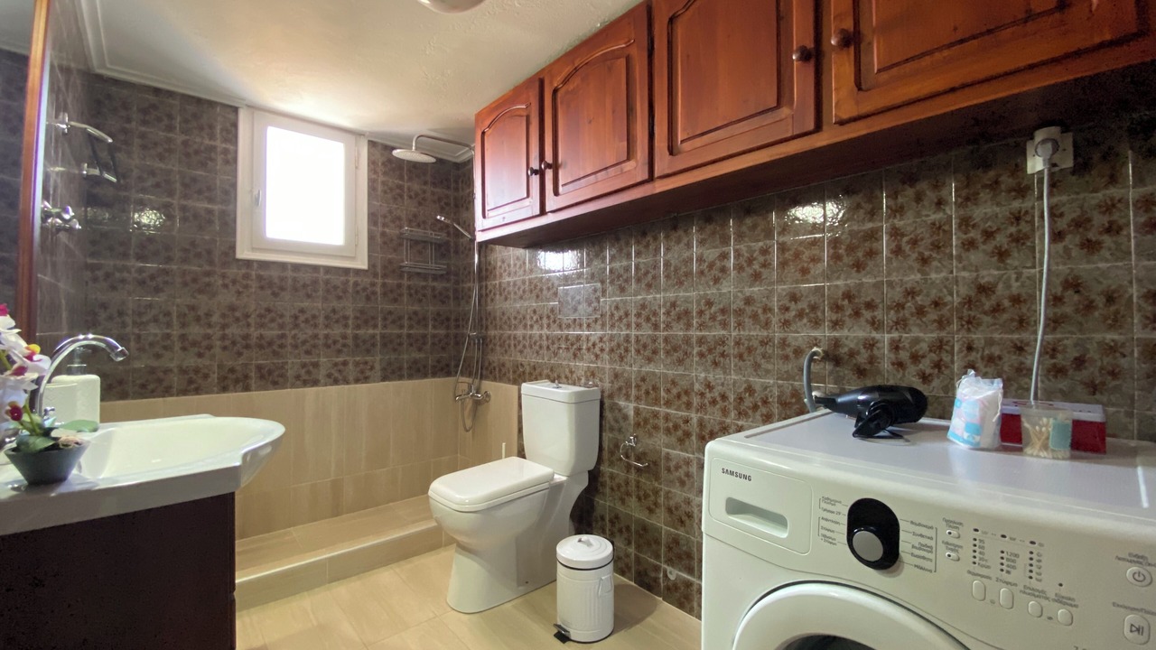 Photo of Bathroom in Glossa