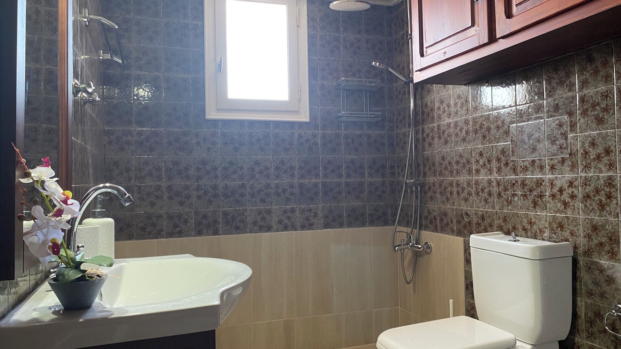 Photo of Bathroom in Glossa