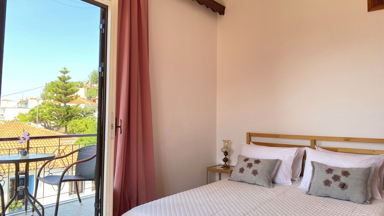 Photo of Bedroom in Glossa