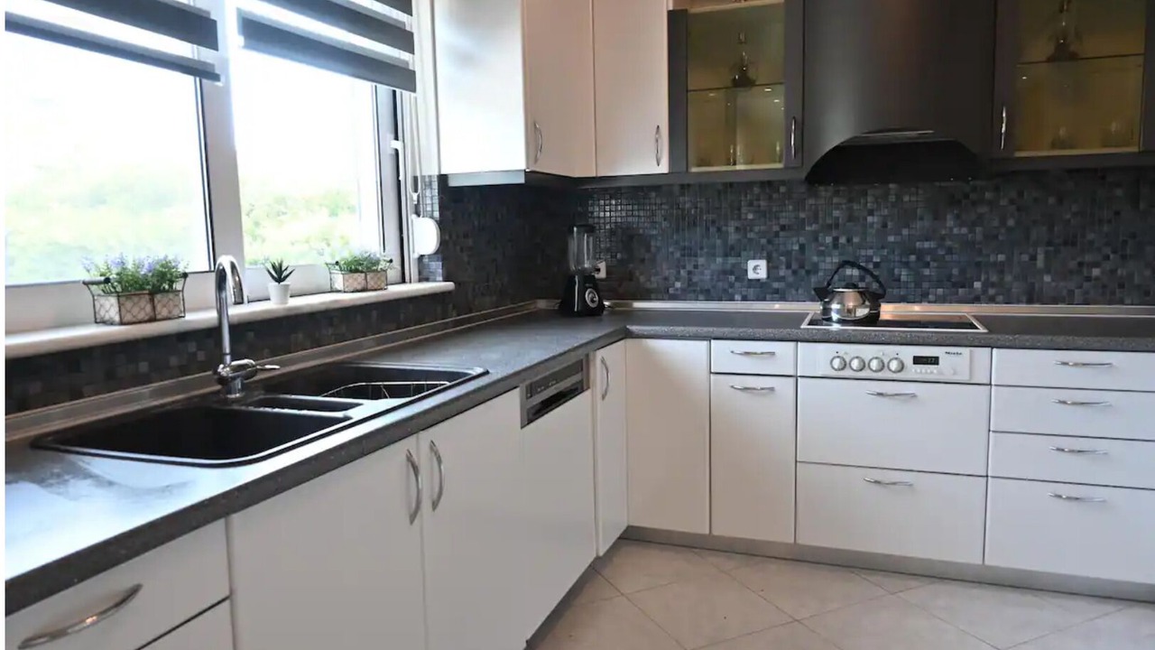 Photo of Kitchen in Petaloudes