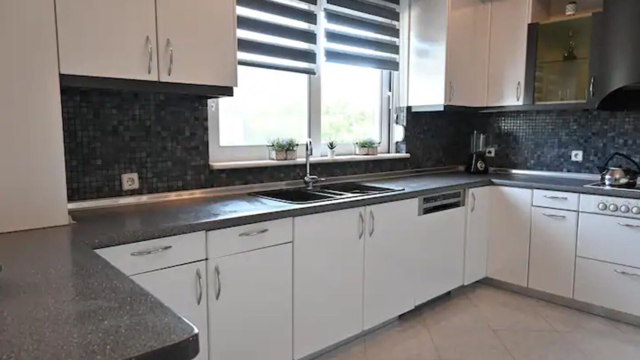 Photo of Kitchen in Petaloudes