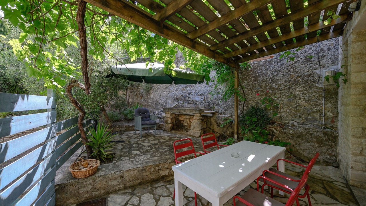 Photo of Outdoor in Lampini