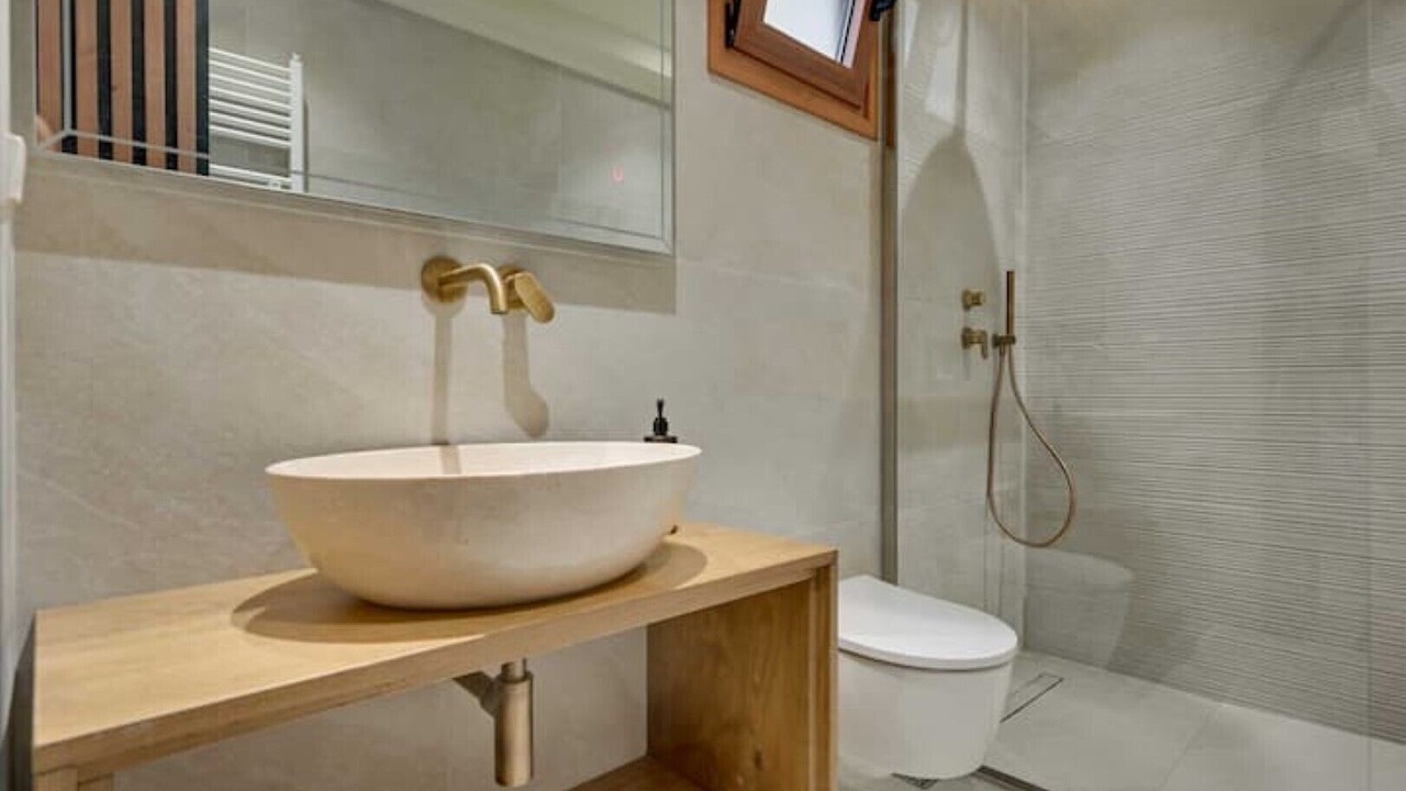 Photo of Bathroom in Ioannina Town Centre