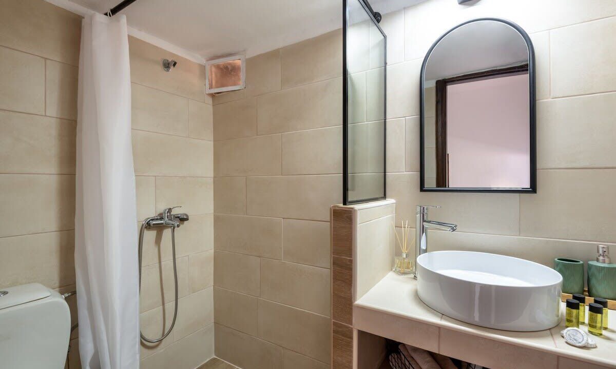 Photo of Bathroom in Megala Chorafia