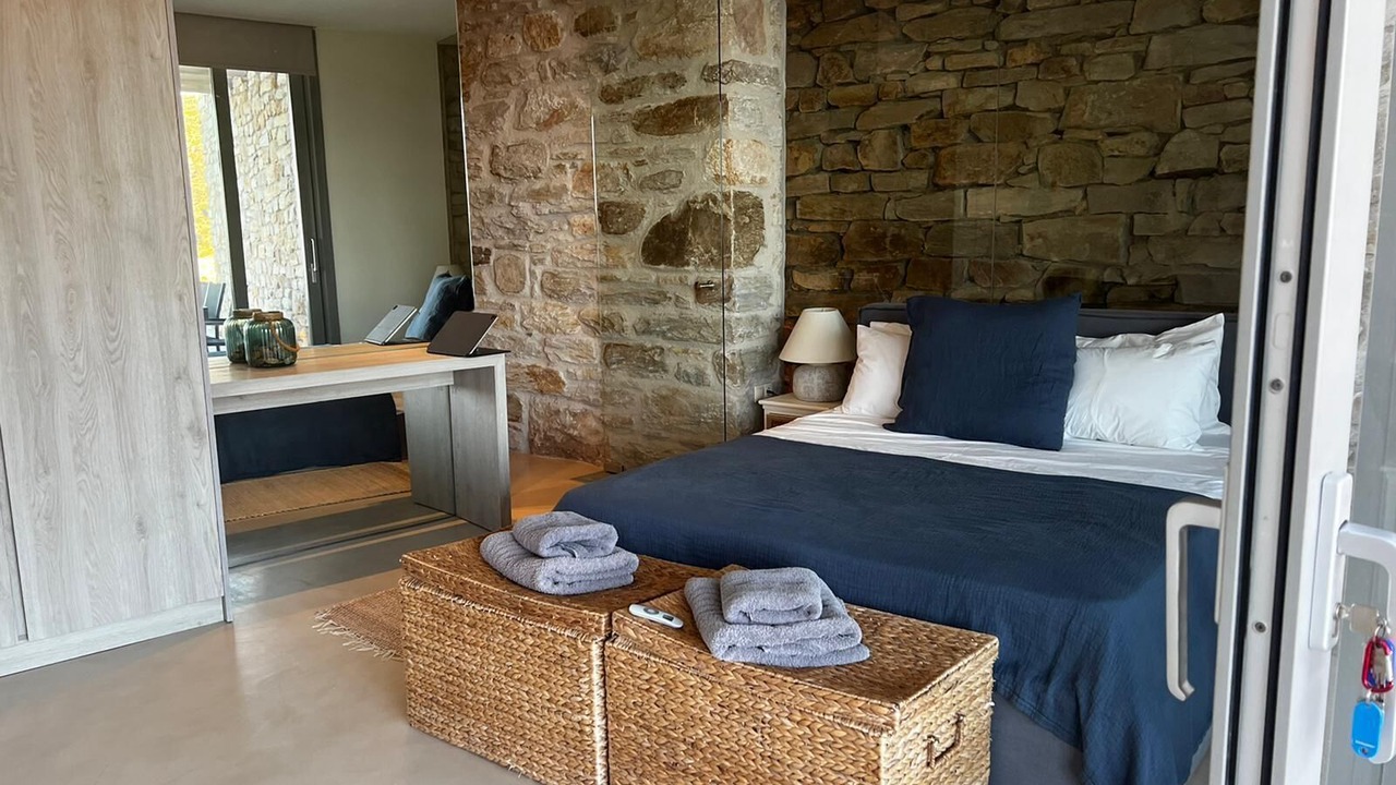 Photo of Bedroom in Milopotas