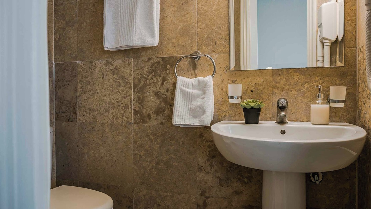 Photo of Bathroom in Evreti