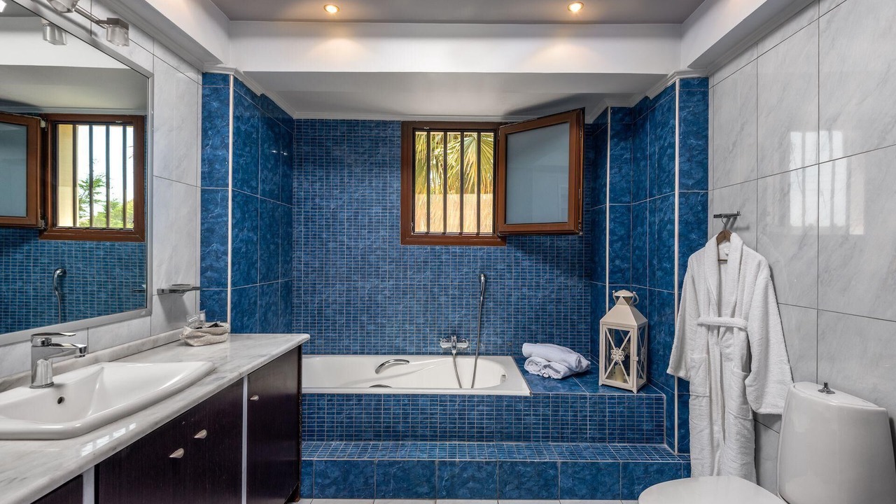 Photo of Bathroom in Ialyssos
