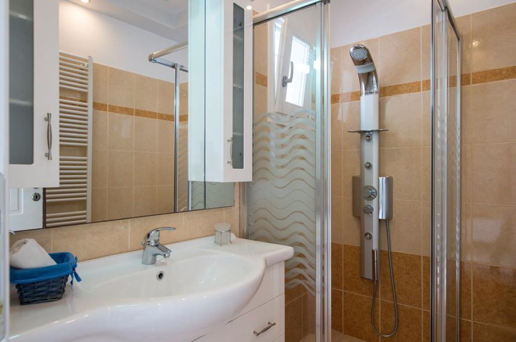 Photo of Bathroom in Aliki