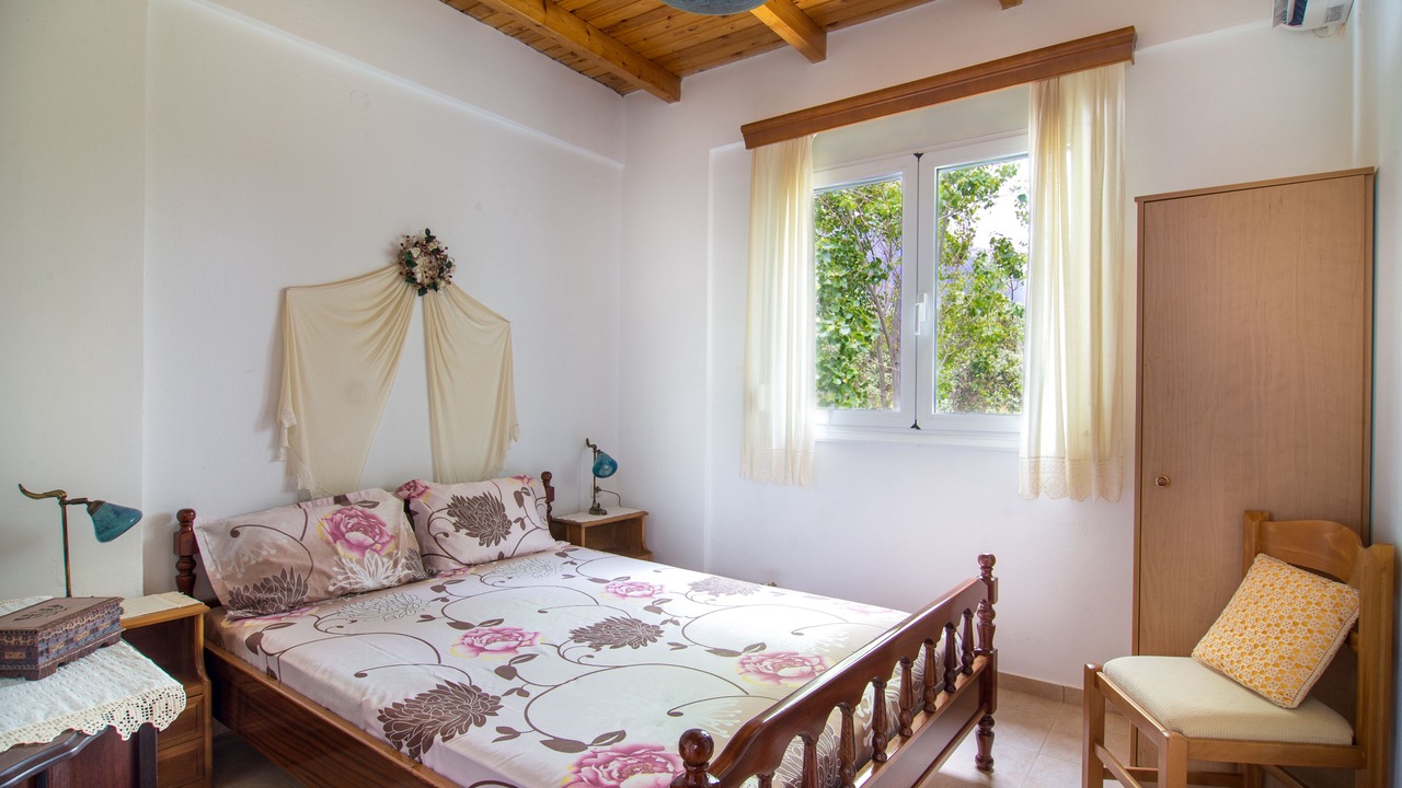 Photo of Bedroom in Lefkogeia