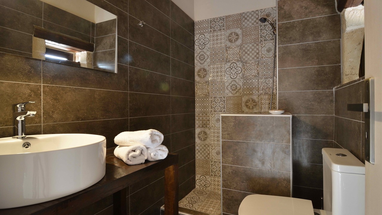 Photo of Bathroom in Tzitzifes