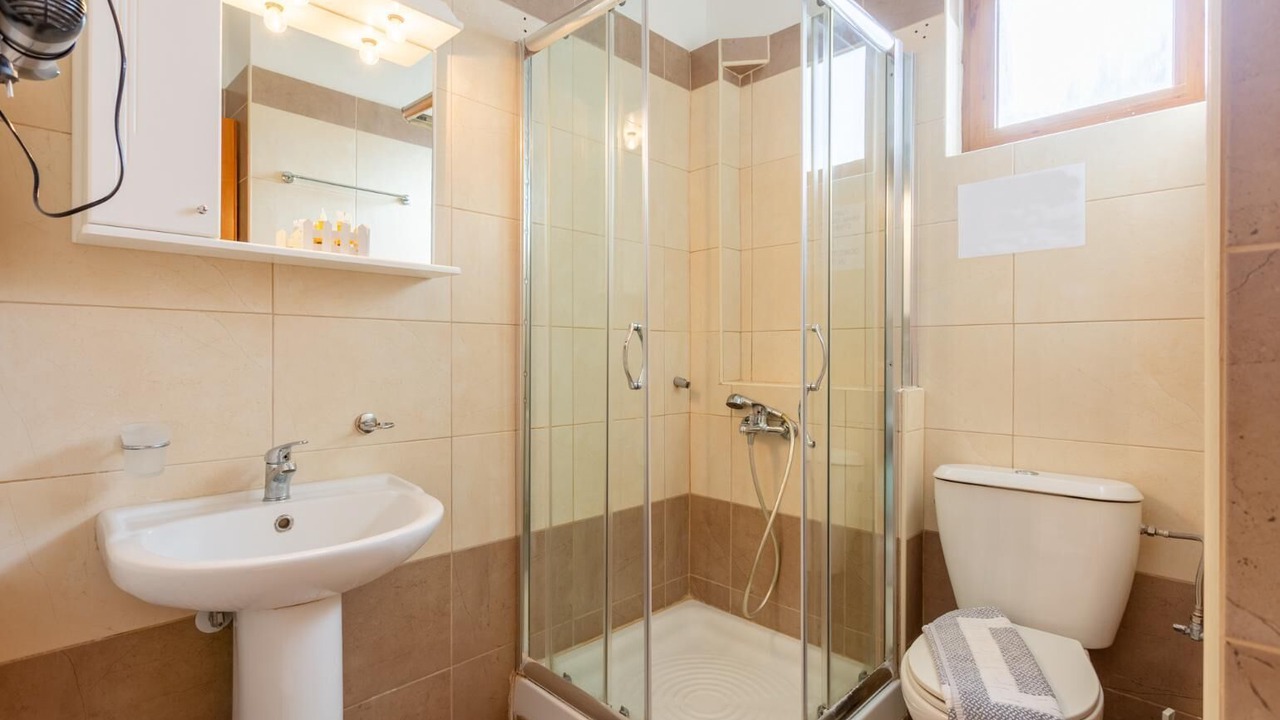 Photo of Bathroom in Maroulas