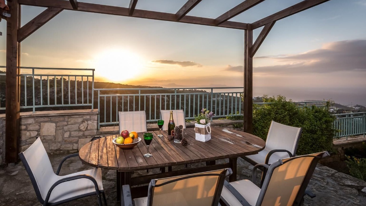Photo of Patio Balcony in Roussospiti