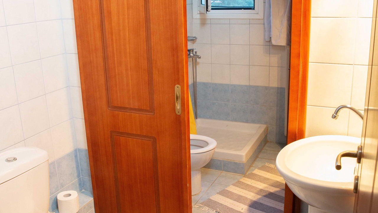 Photo of Bathroom in Psathopirgos
