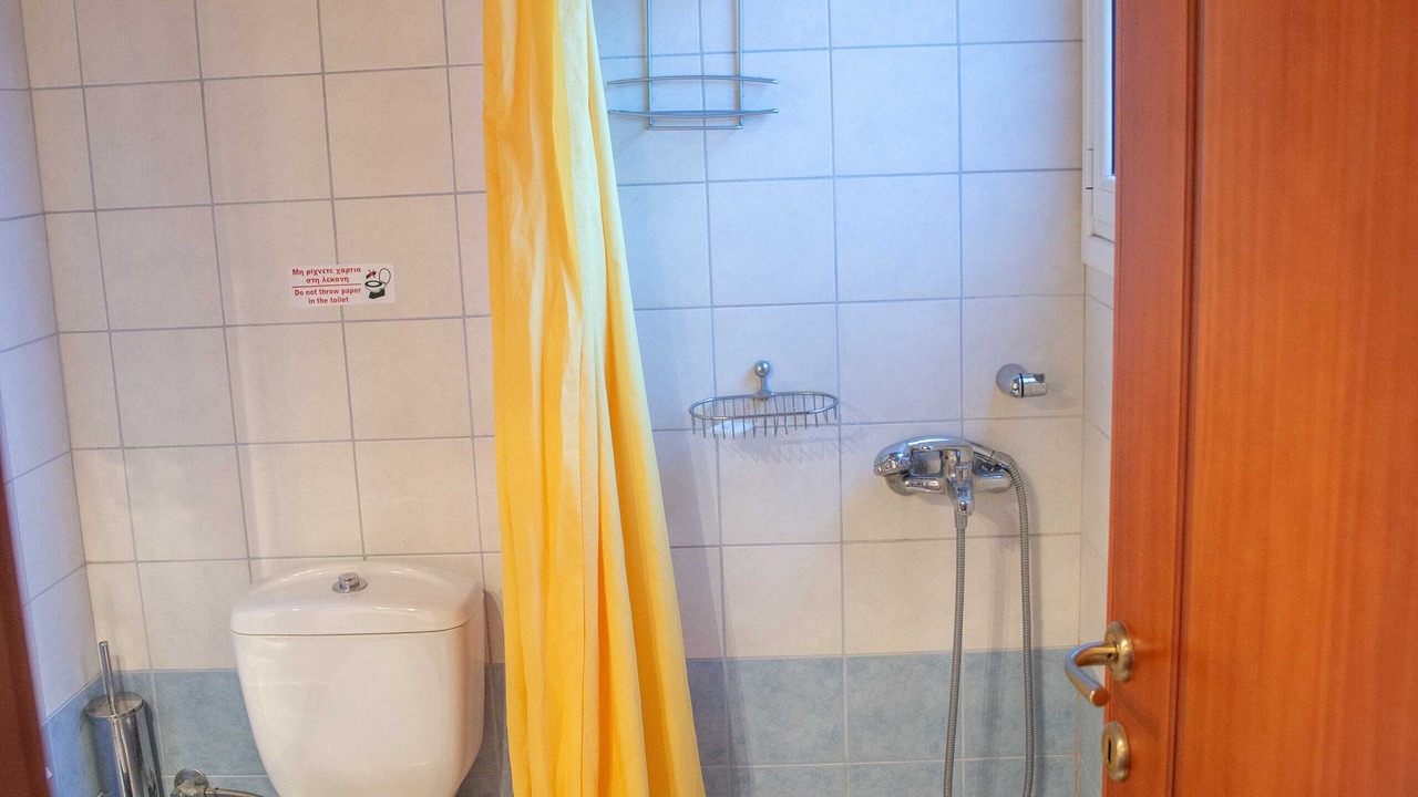 Photo of Bathroom in Psathopirgos