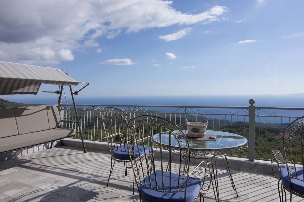 Photo of Patio Balcony in West Mani
