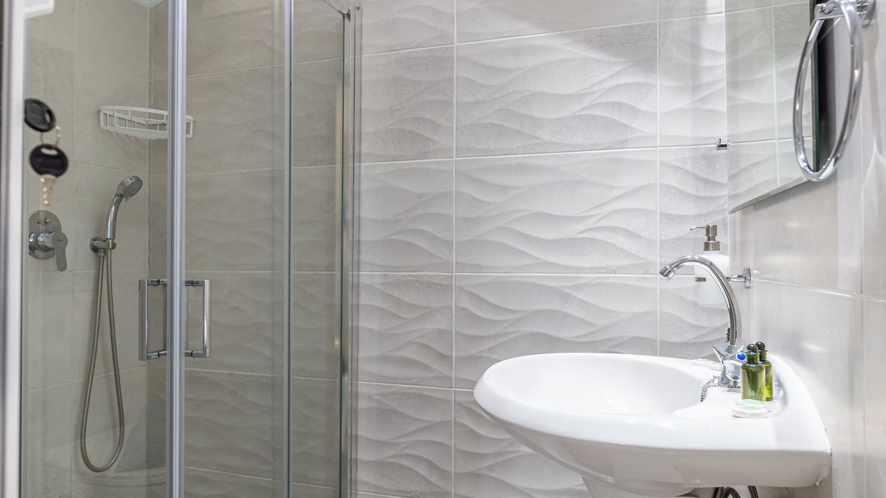 Photo of Bathroom in Neromilos