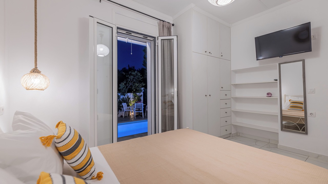 Photo of Bedroom in Neromilos
