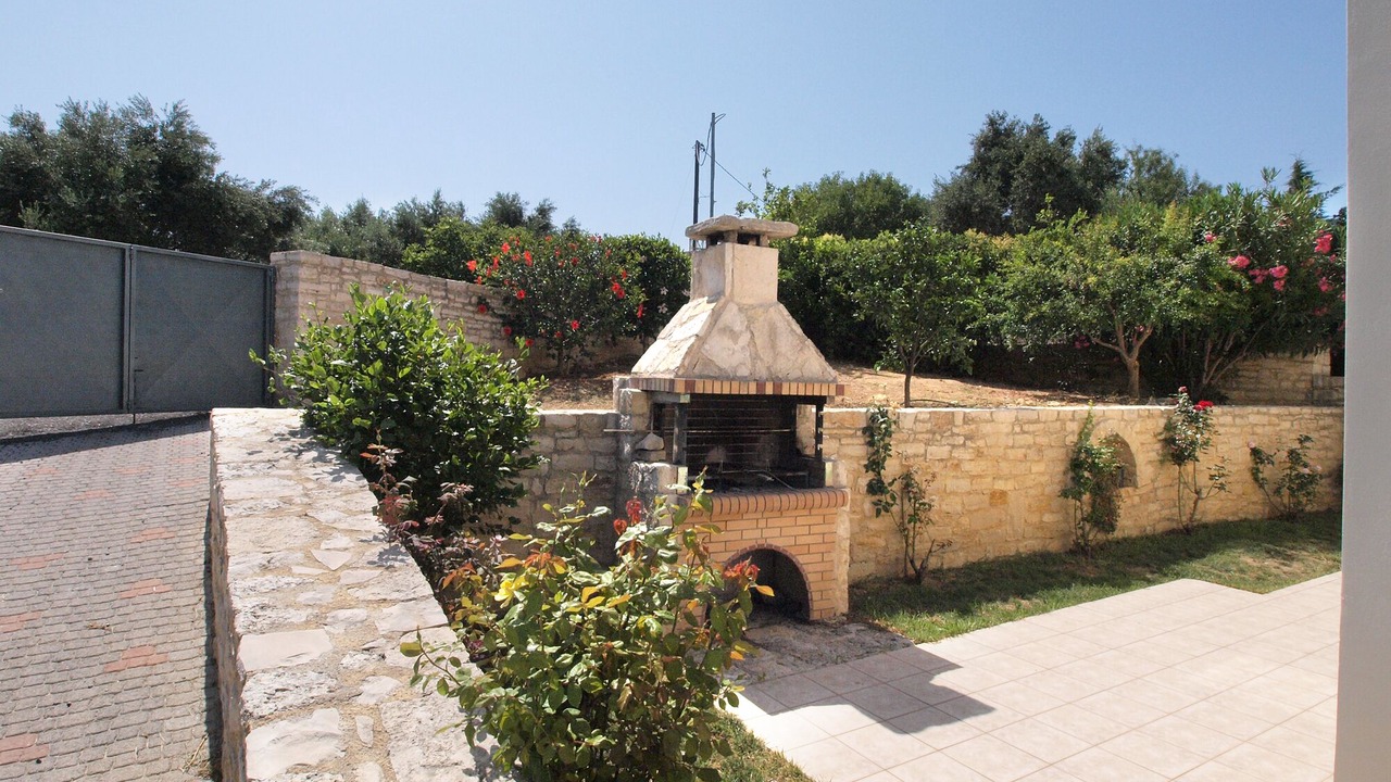Photo of Patio Balcony in Mothiana