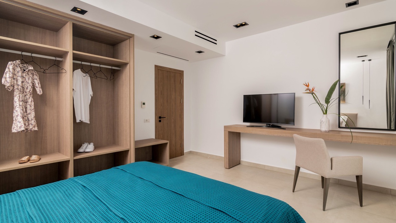 Photo of Bedroom in Neromilos