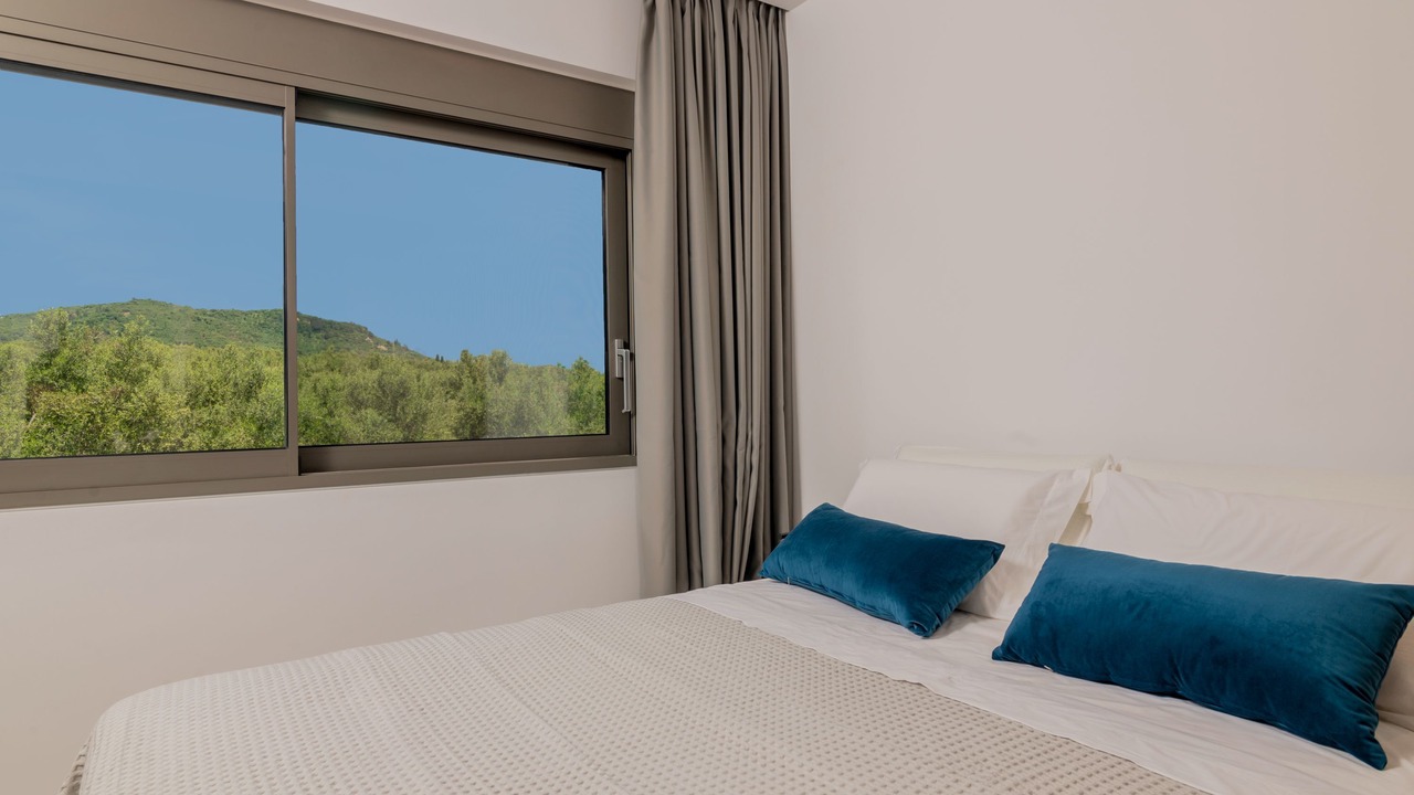 Photo of Bedroom in Neromilos