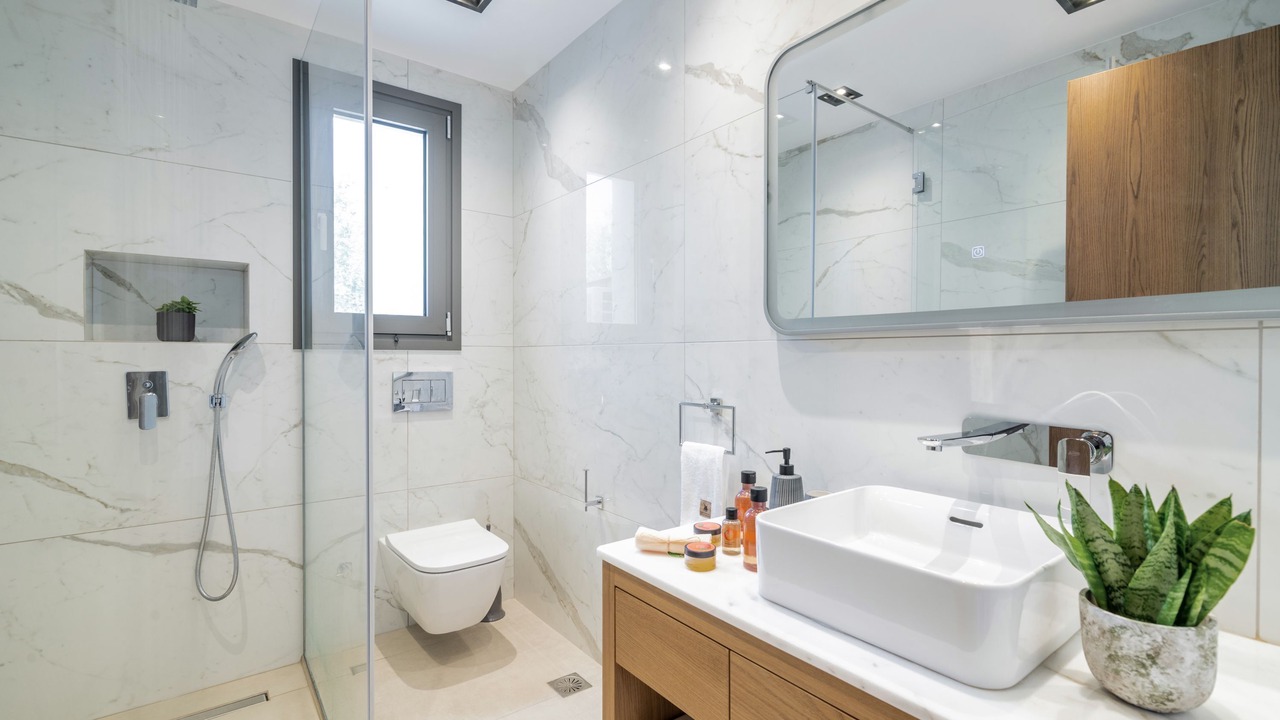 Photo of Bathroom in Neromilos