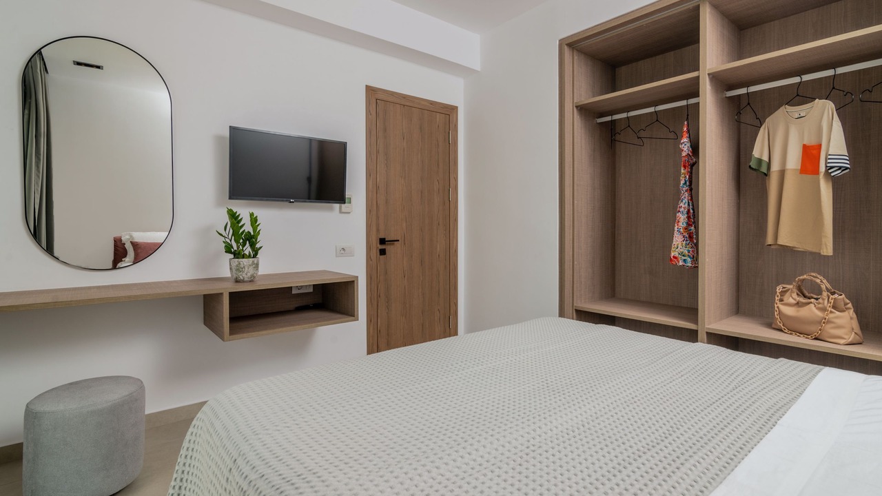 Photo of Bedroom in Neromilos