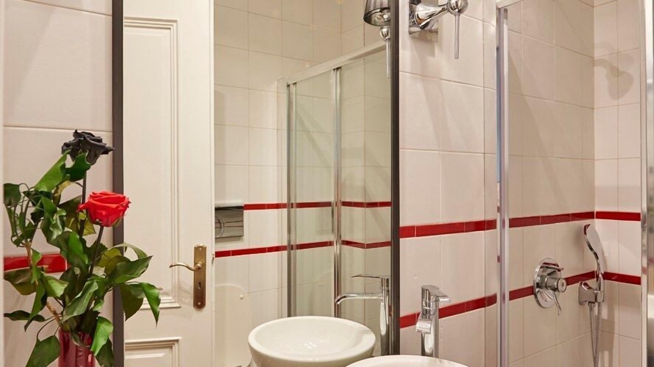Photo of Bathroom in Saronikos