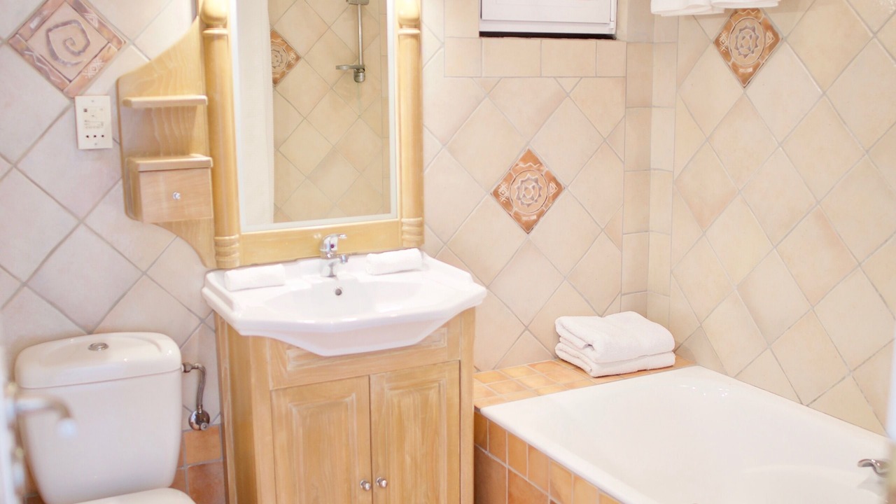 Photo of Bathroom in Neapoli