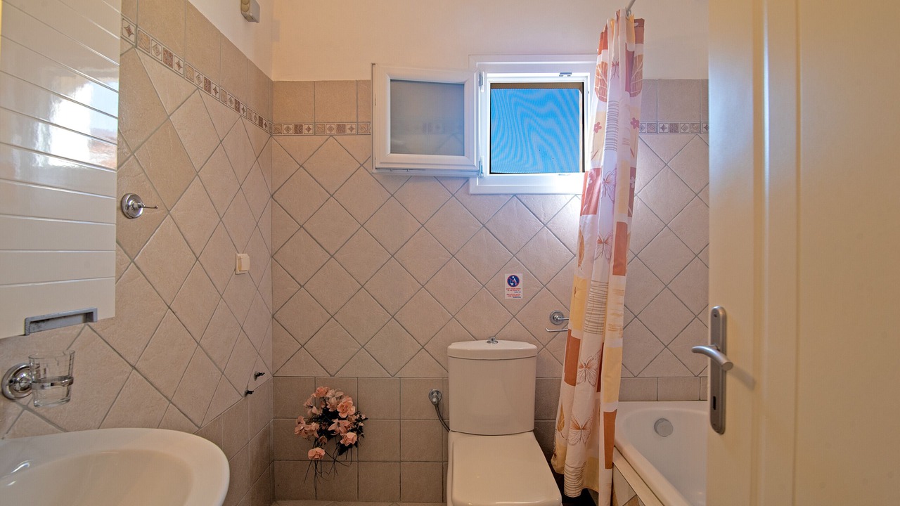 Photo of Bathroom in Messonghi