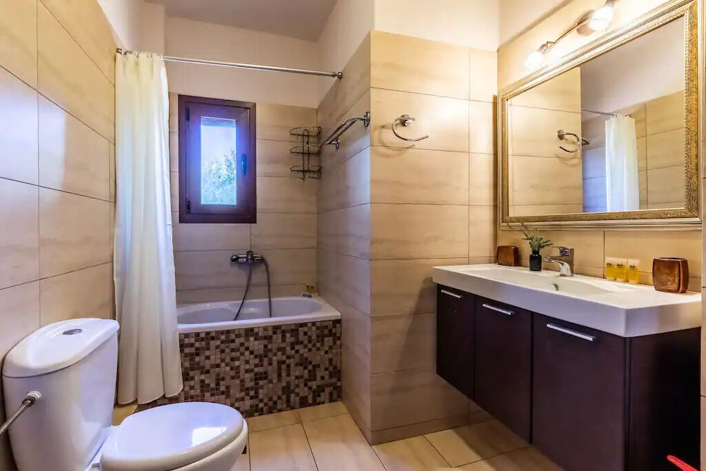 Photo of Bathroom in Glossa
