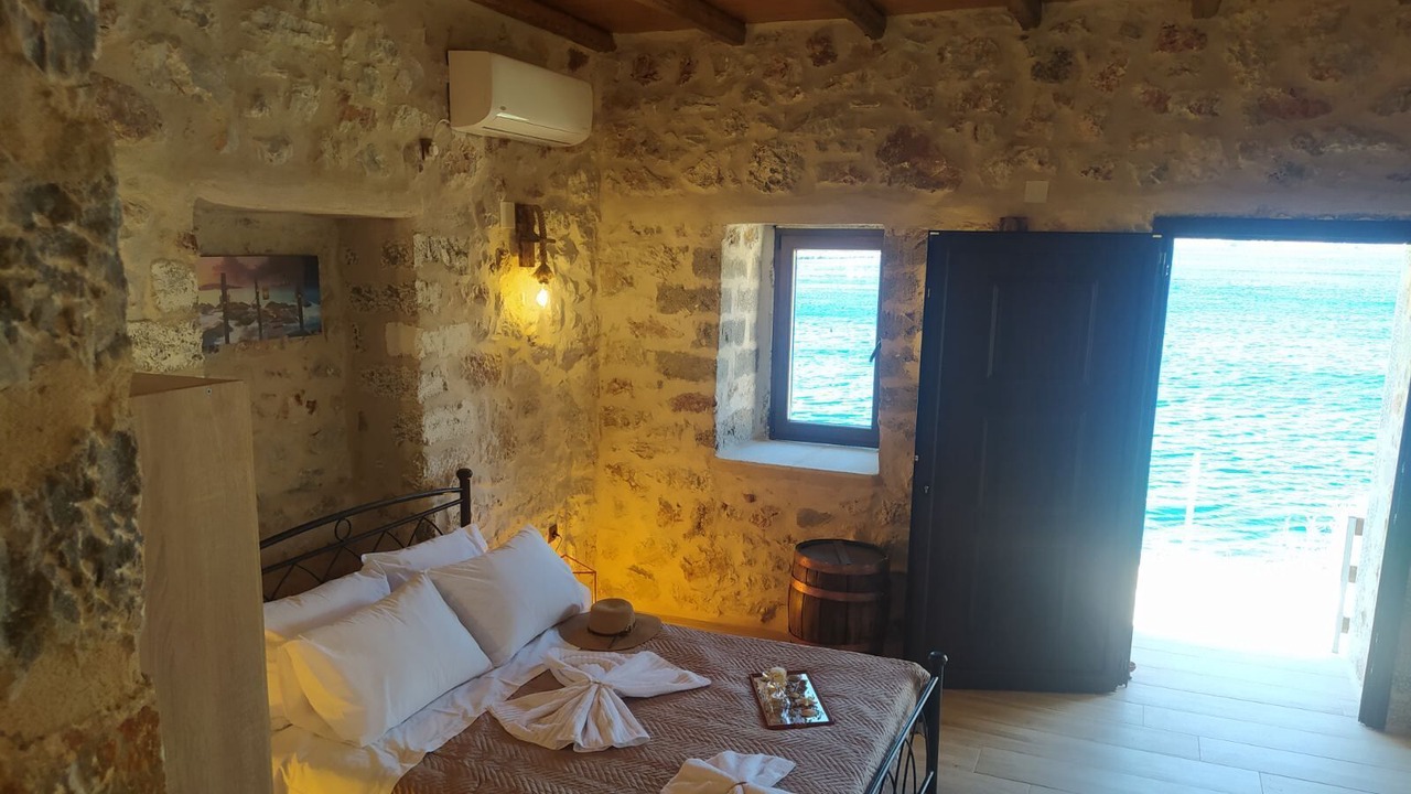 Photo of Bedroom in Omales