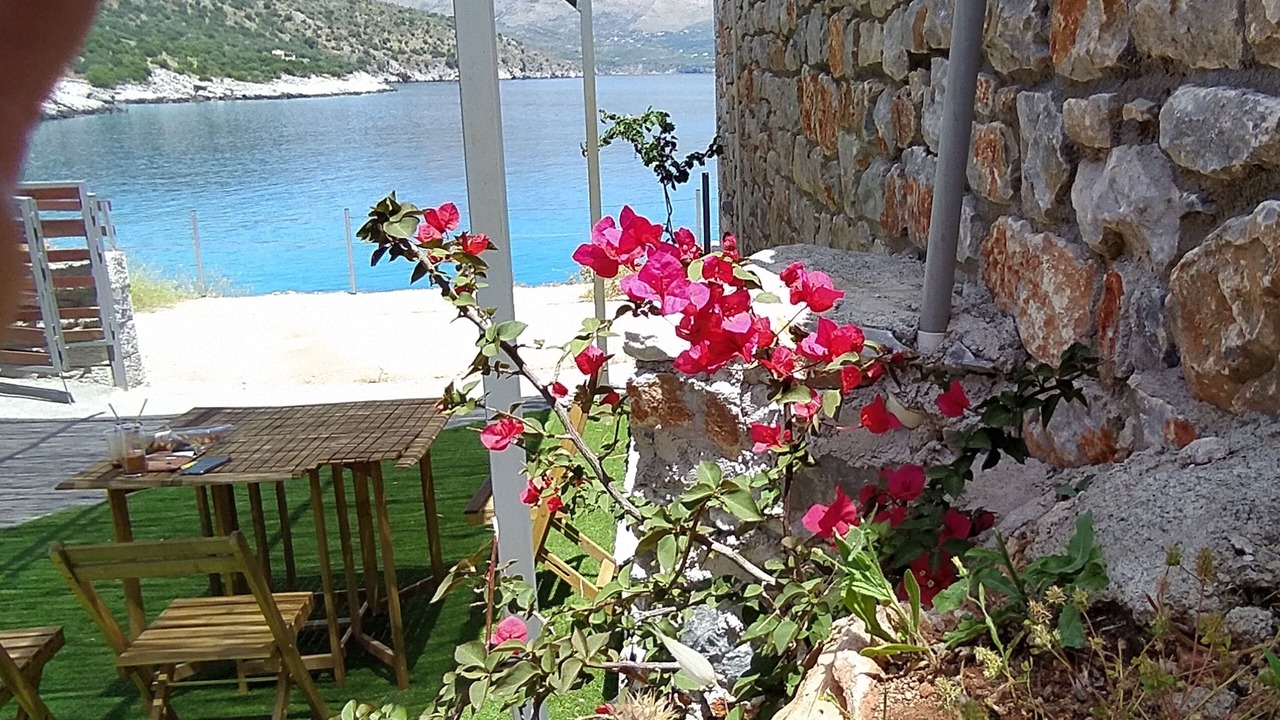 Photo of Outdoor in Omales