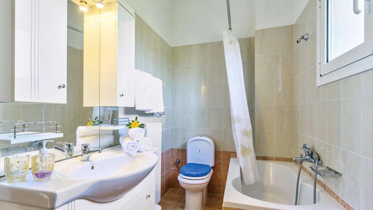 Photo of Bathroom in Marathokefala