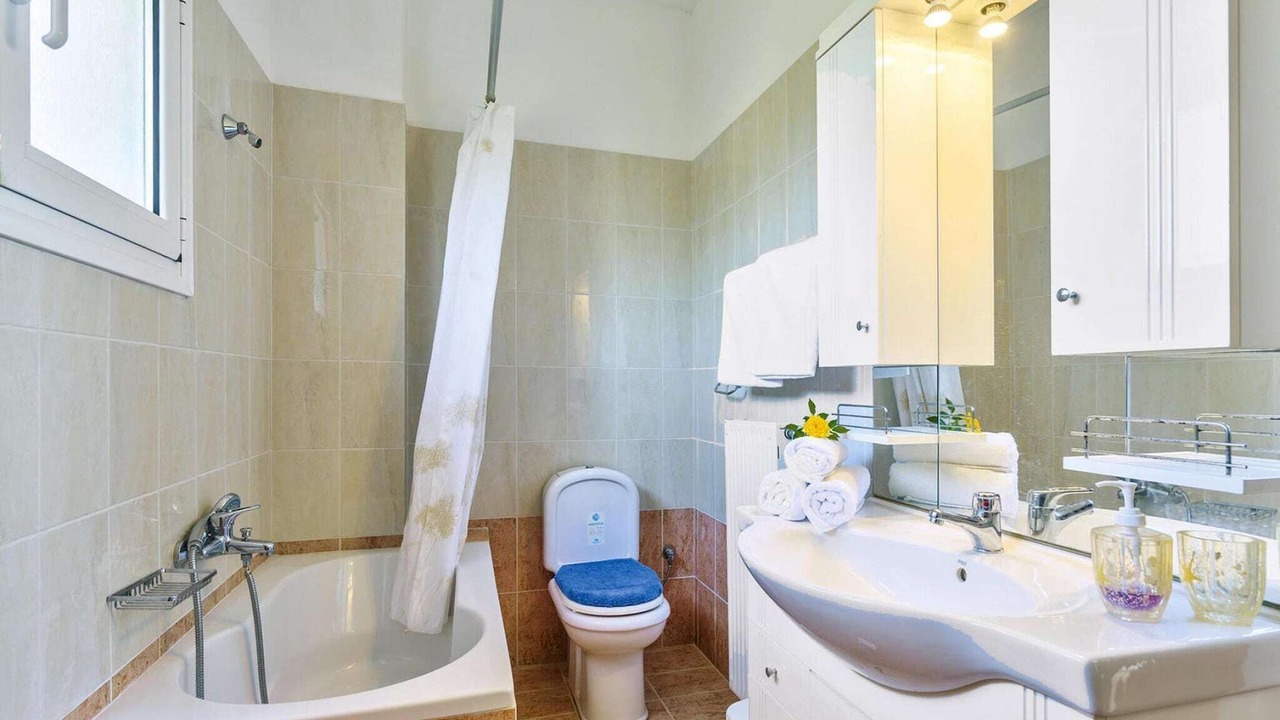 Photo of Bathroom in Marathokefala