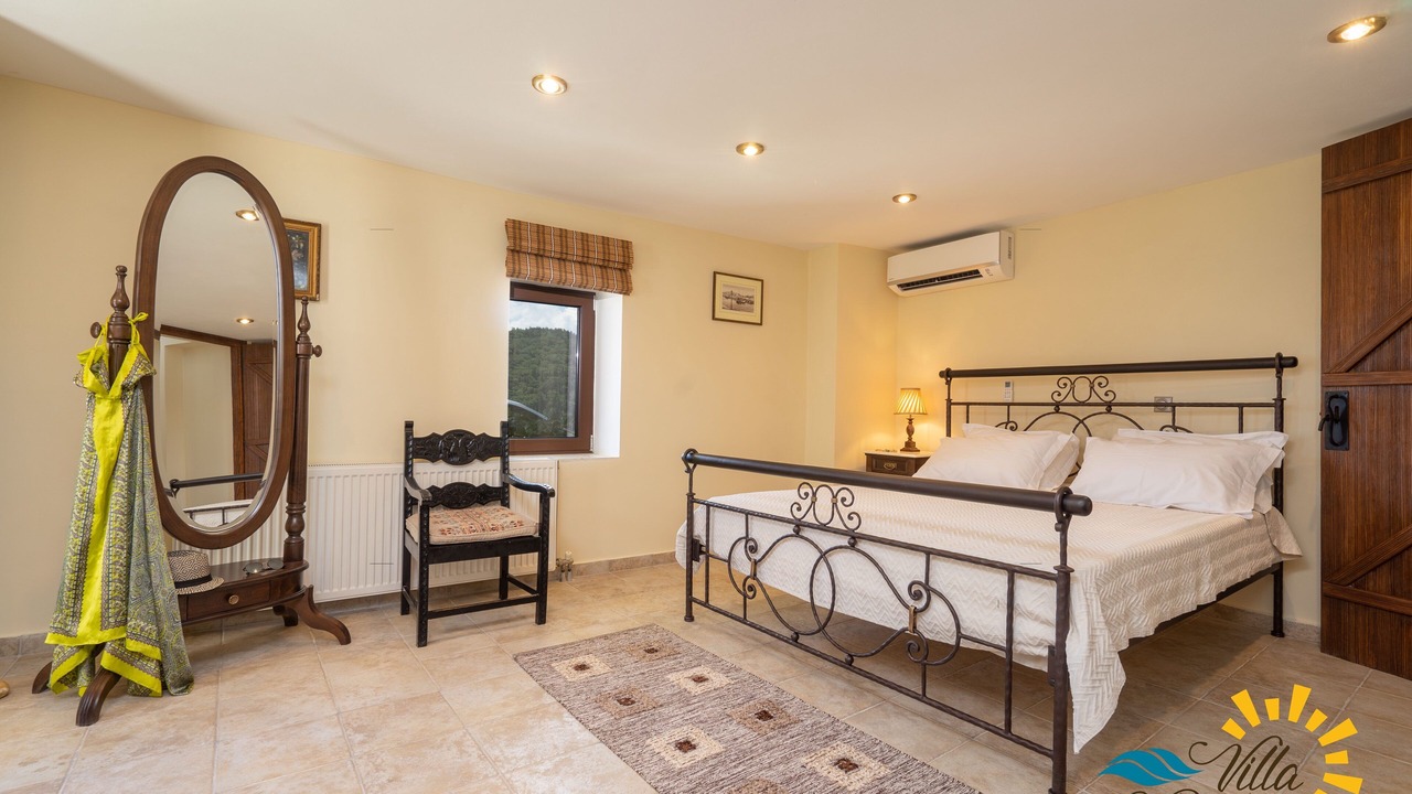 Photo of Bedroom in Chalikeri