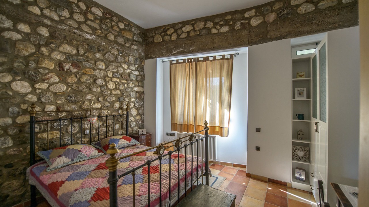 Photo of Bedroom in Longos