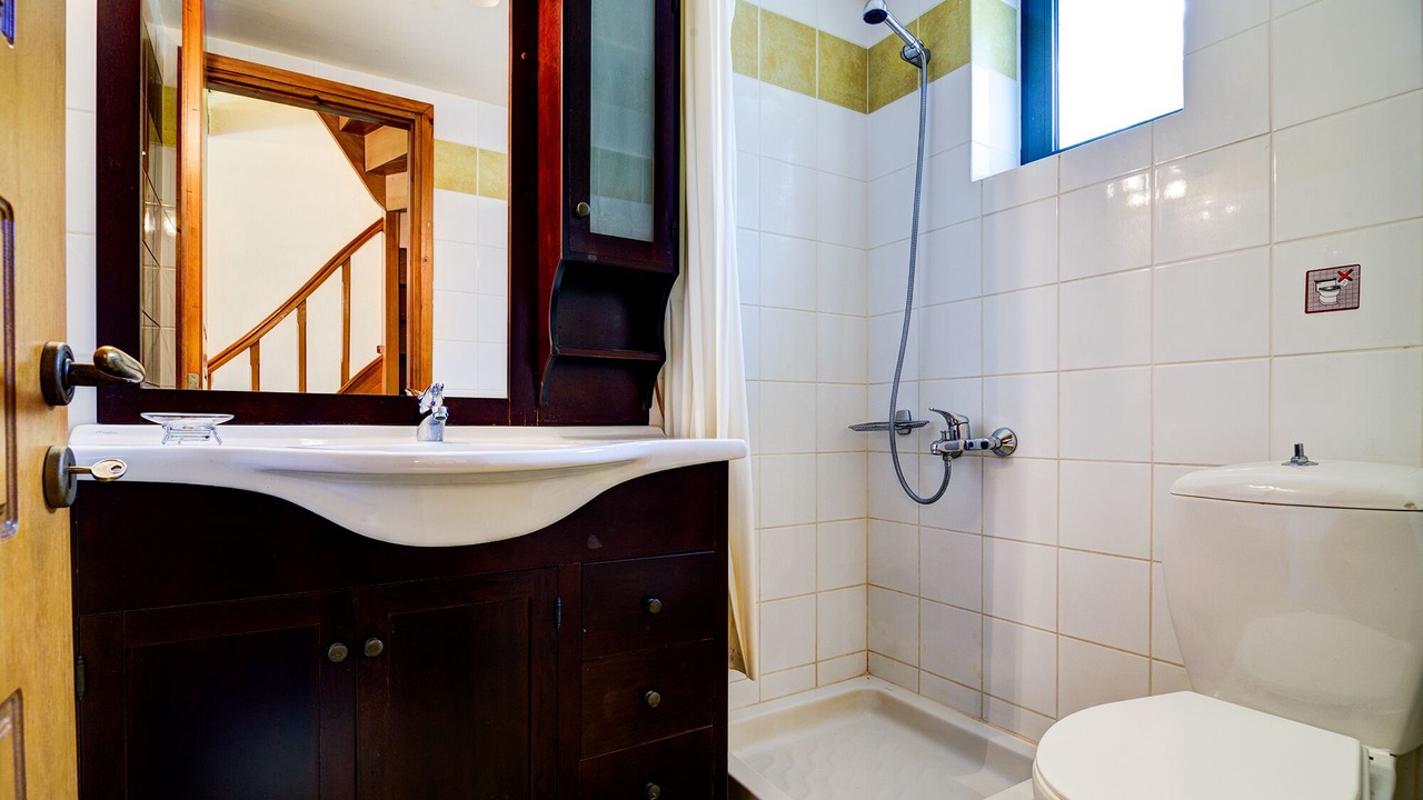 Photo of Bathroom in Pendamodi