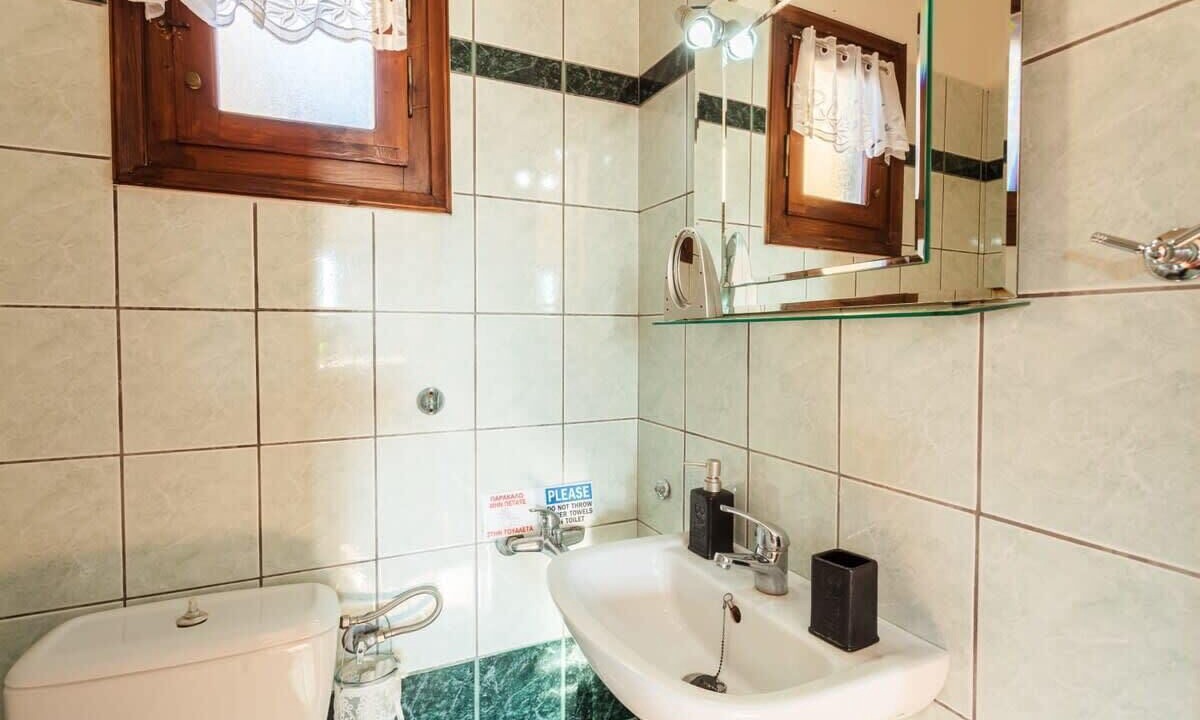 Photo of Bathroom in Lefktro