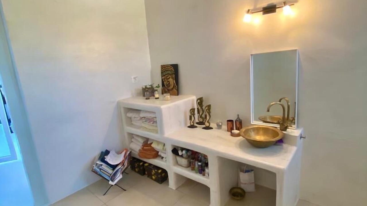 Photo of Bathroom in Exomytis
