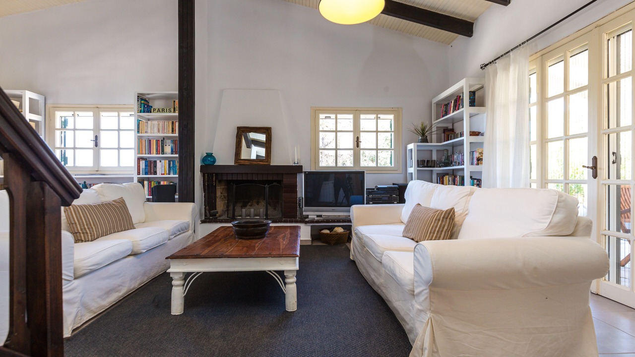Photo of Bedroom in Oros
